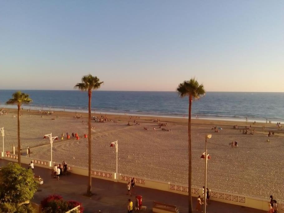 Cadiz Paseo Maritimo Playa Victoria Frontal Marアパートメント エクステリア 写真
