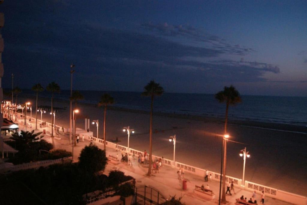 Cadiz Paseo Maritimo Playa Victoria Frontal Marアパートメント エクステリア 写真
